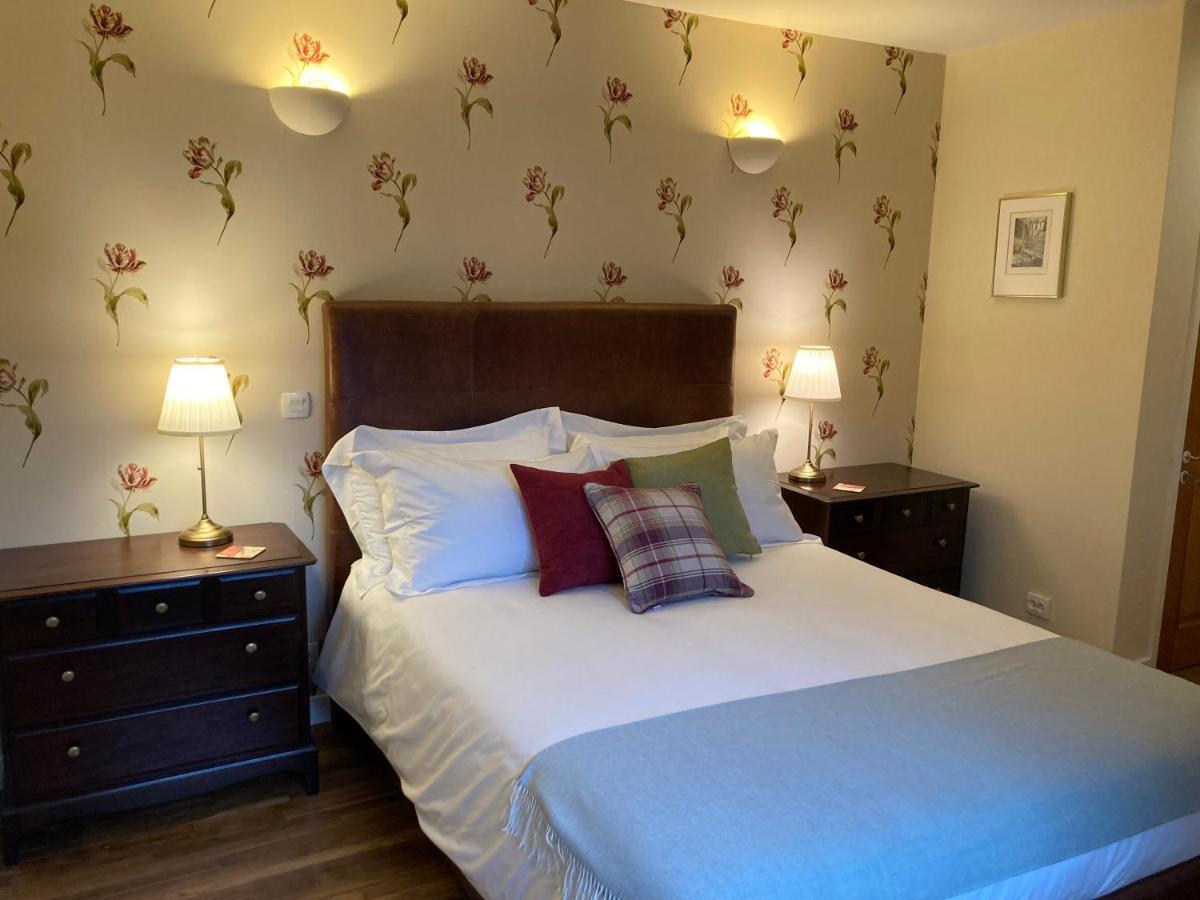 Chambres & Table D'Hotes De La Vieille Ferme Salon-la-Tour Ngoại thất bức ảnh