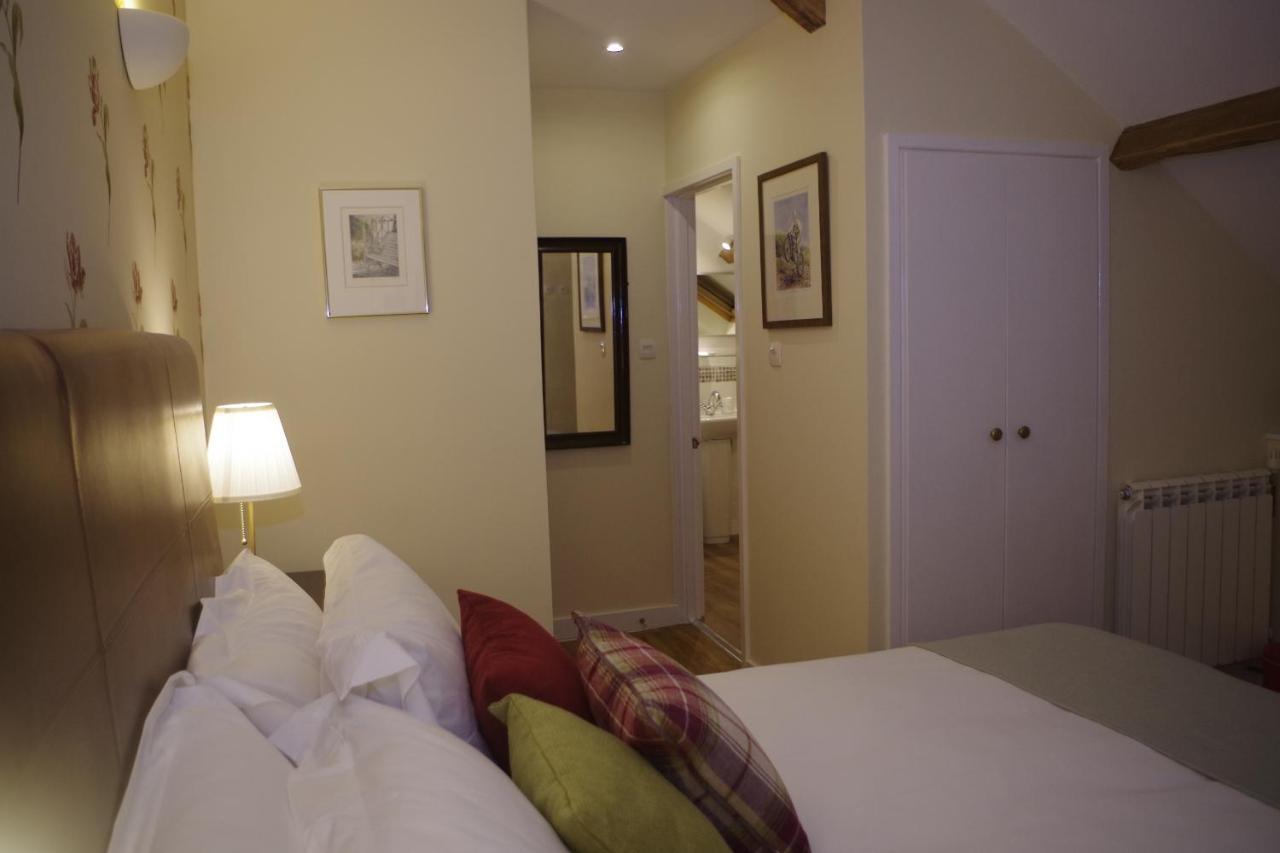 Chambres & Table D'Hotes De La Vieille Ferme Salon-la-Tour Ngoại thất bức ảnh