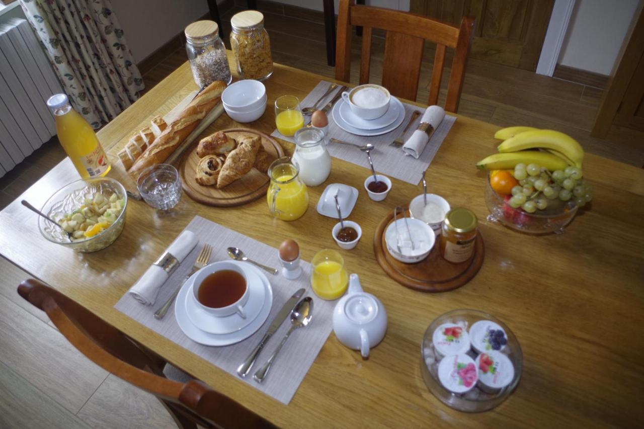 Chambres & Table D'Hotes De La Vieille Ferme Salon-la-Tour Ngoại thất bức ảnh