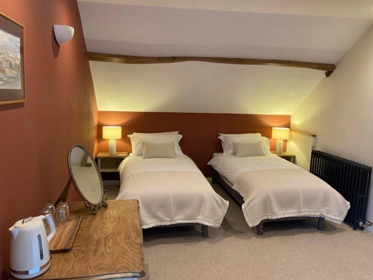 Chambres & Table D'Hotes De La Vieille Ferme Salon-la-Tour Ngoại thất bức ảnh